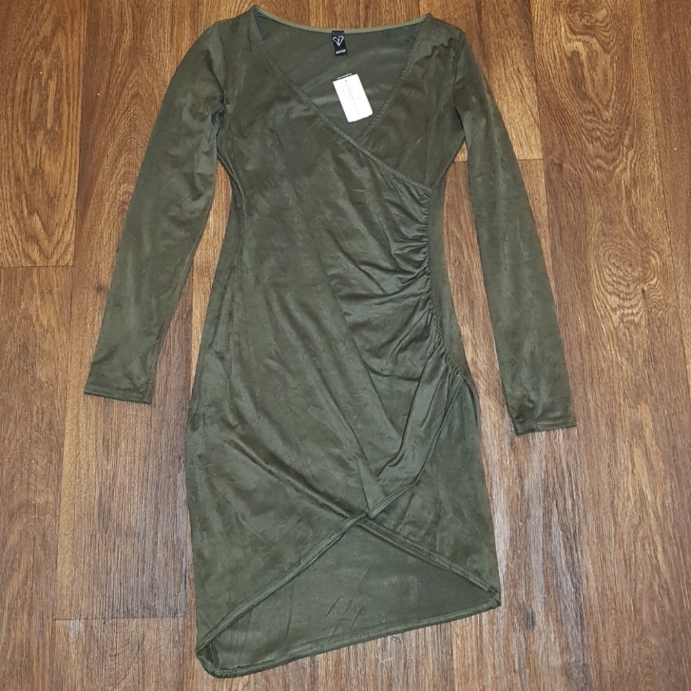 Windsor olive side ruched dress NWT sz M